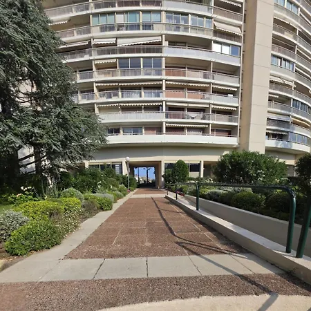 Cannes Marina - Standing Presta